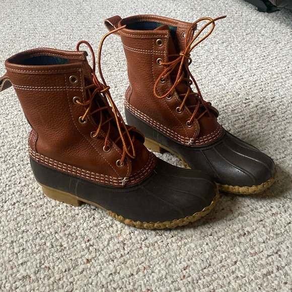 L.L. Bean Women's 8" Bean Boots, Tumbled-Leather Chamois-Lined Size 7 - Picture 2 of 15